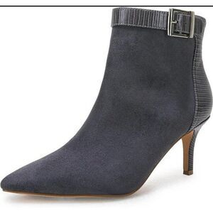 Comfortable chic pointy toe booties sz 9